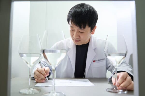 روایتی از یک روز کاری «سوملیه آب» در آزمایشگاه علوم آب ال‌جی